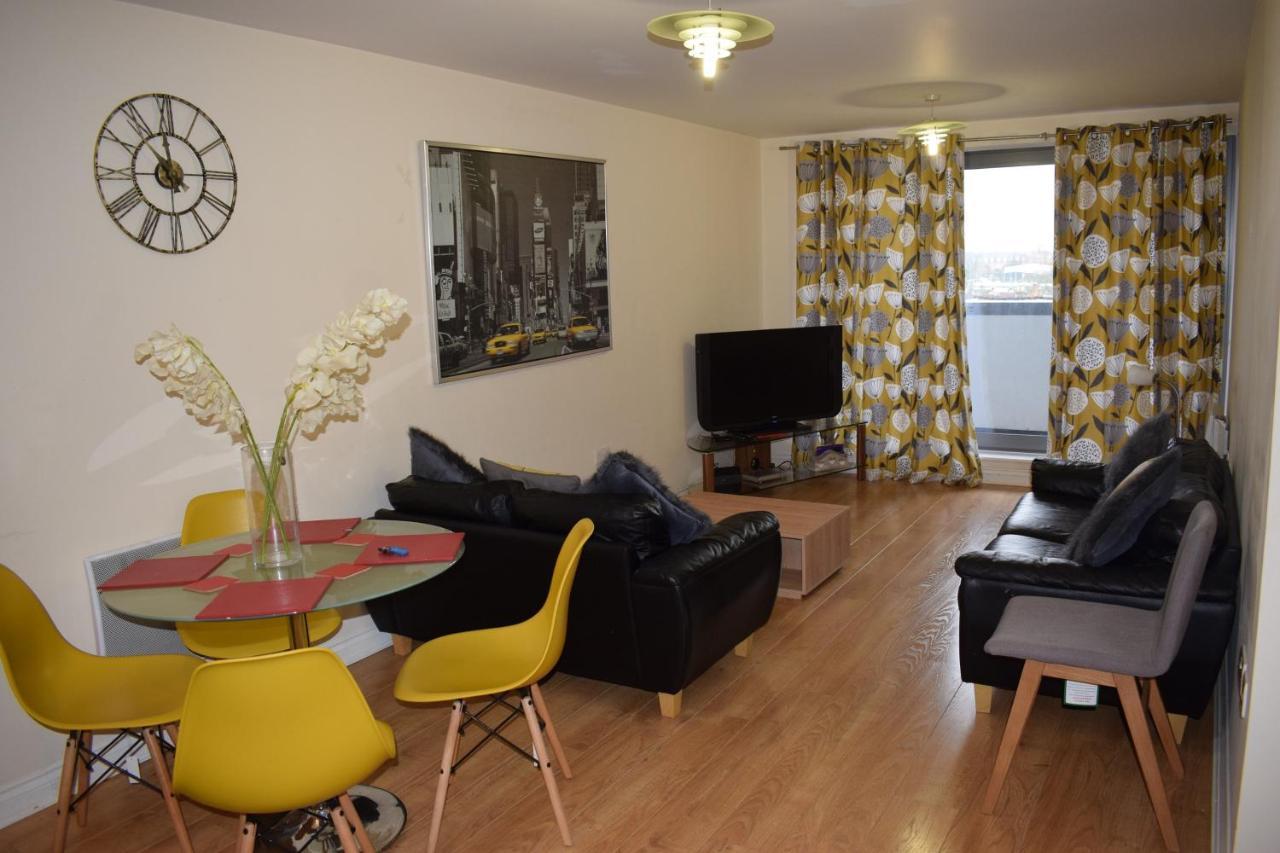 2 Bedroom & 2 Bathroom Apartment - Tca58 Watford  Exteriér fotografie