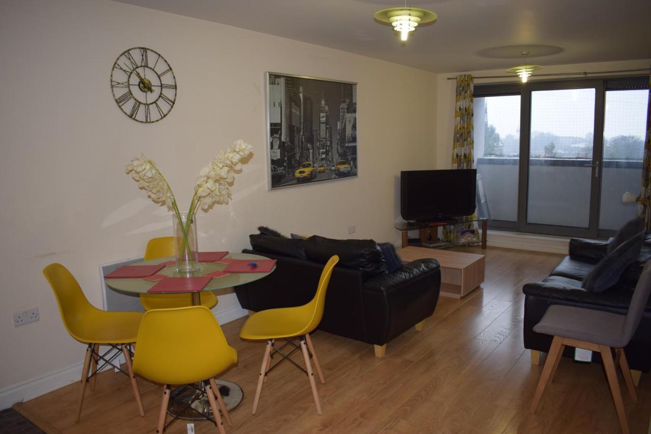 2 Bedroom & 2 Bathroom Apartment - Tca58 Watford  Exteriér fotografie